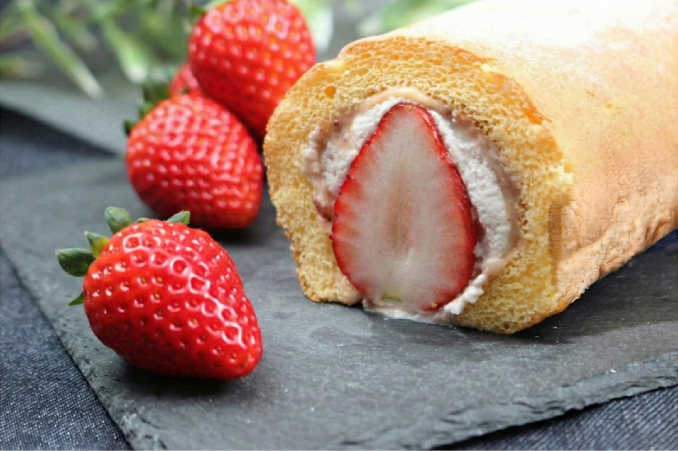 【店舗受取限定】あぜみち×ルソン×0から農業 奇跡のコラボ！『幸せかぶりつき！特大いちごの恵方ロール』【各日数量限定】